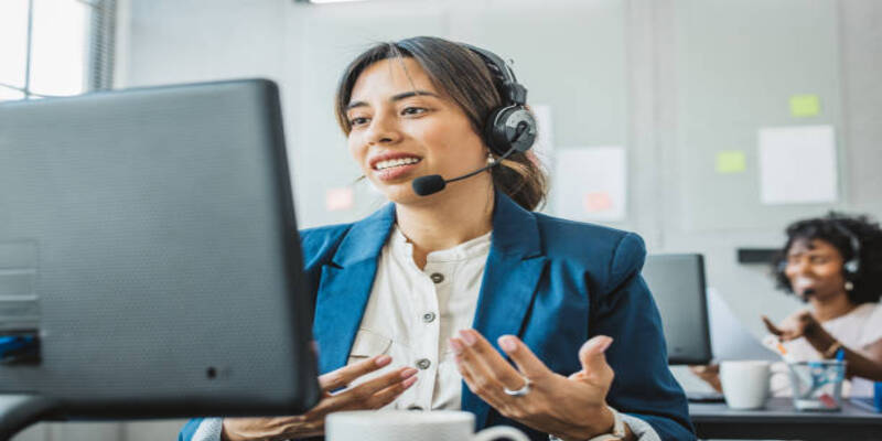 Bạn cũng có thể liên hệ 77Bet qua hotline